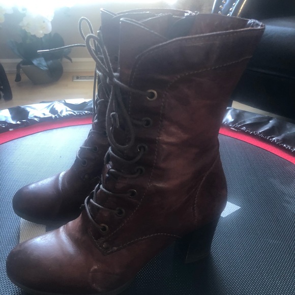 Healed leather boots size 37 Eur Made in Geniva. - Picture 3 of 4